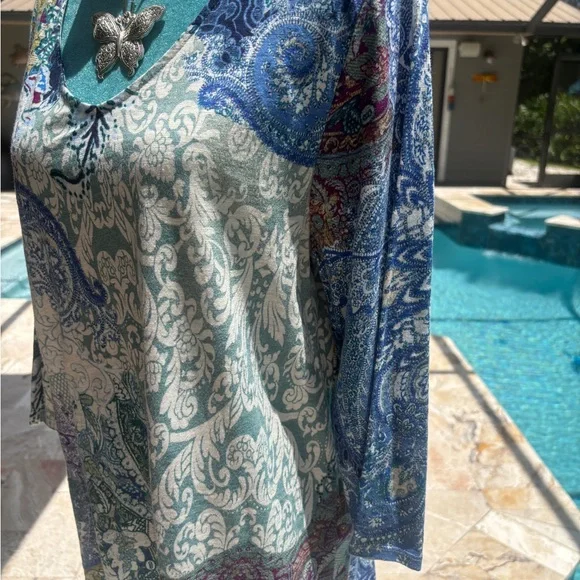 EUC, Chico’s Paisley Print Women's Top - Blue and Cream. Sz. 1 - Picture 2 of 3